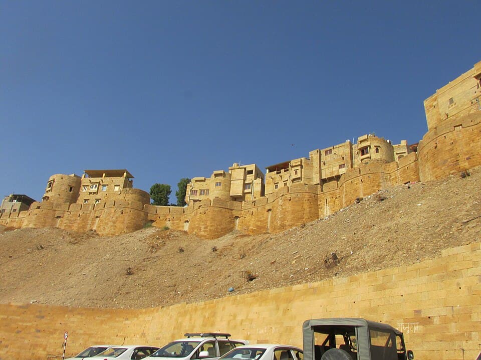 Narrow shaded streets & self-shading mass (Compact settlement), Persian desert towns