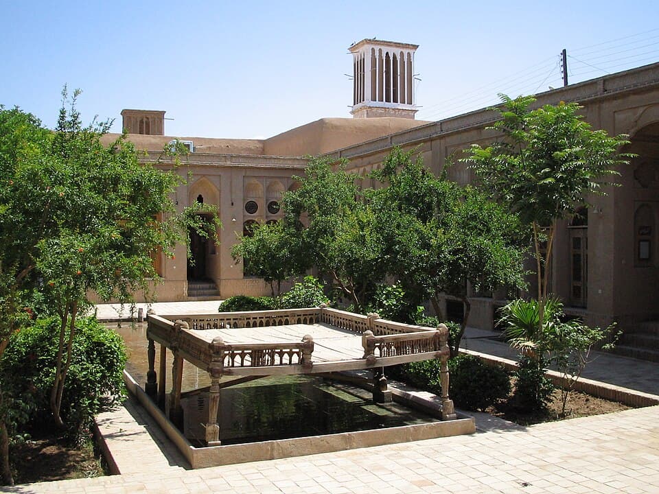 Courtyard pools & fountains (Hawdz), Persian