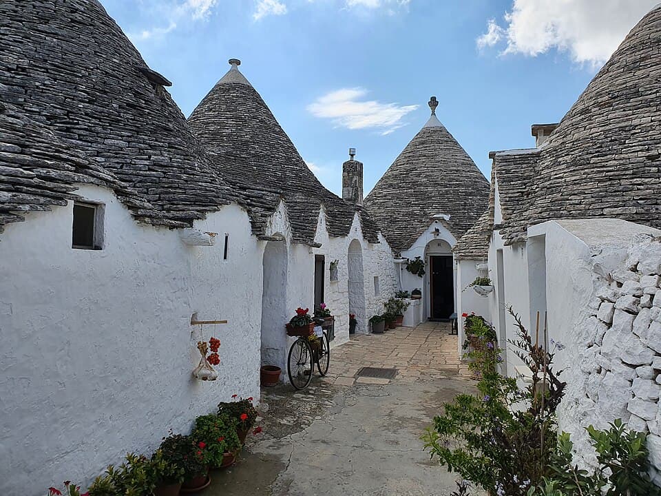 Dry-stone corbelled roof (Trullo), Puglia (Alberobello), Italy